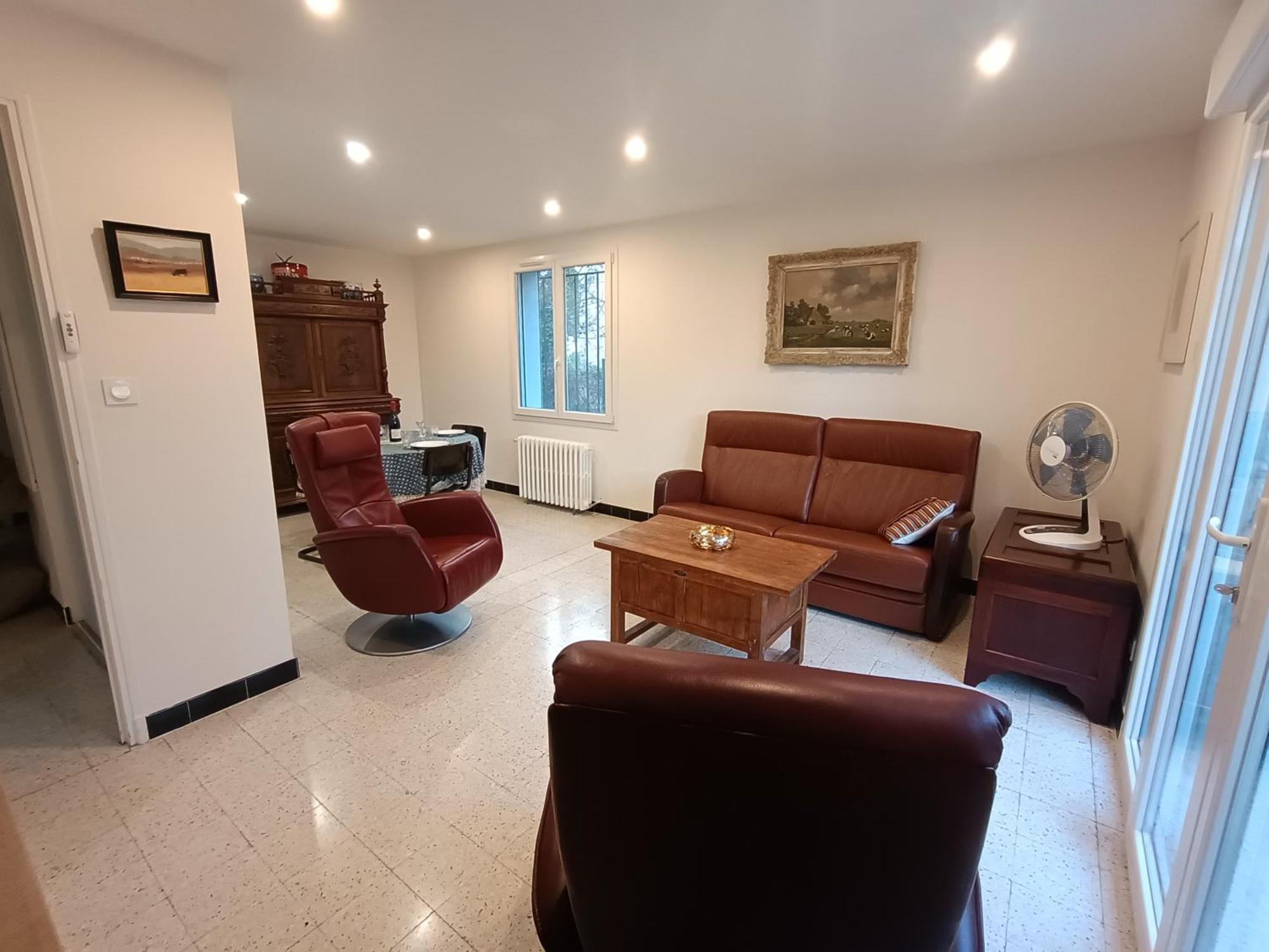 Grand Appartement, 2 Chambres Et Jardin نيم المظهر الخارجي الصورة