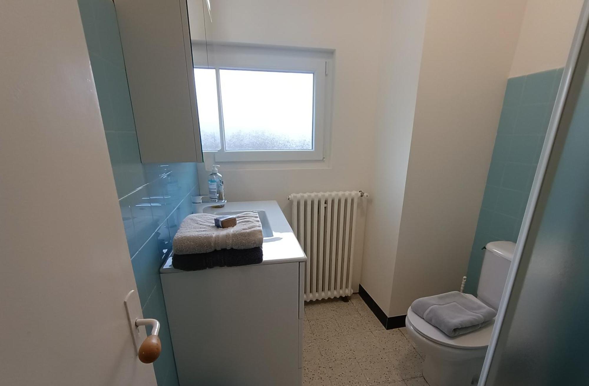 Grand Appartement, 2 Chambres Et Jardin نيم المظهر الخارجي الصورة