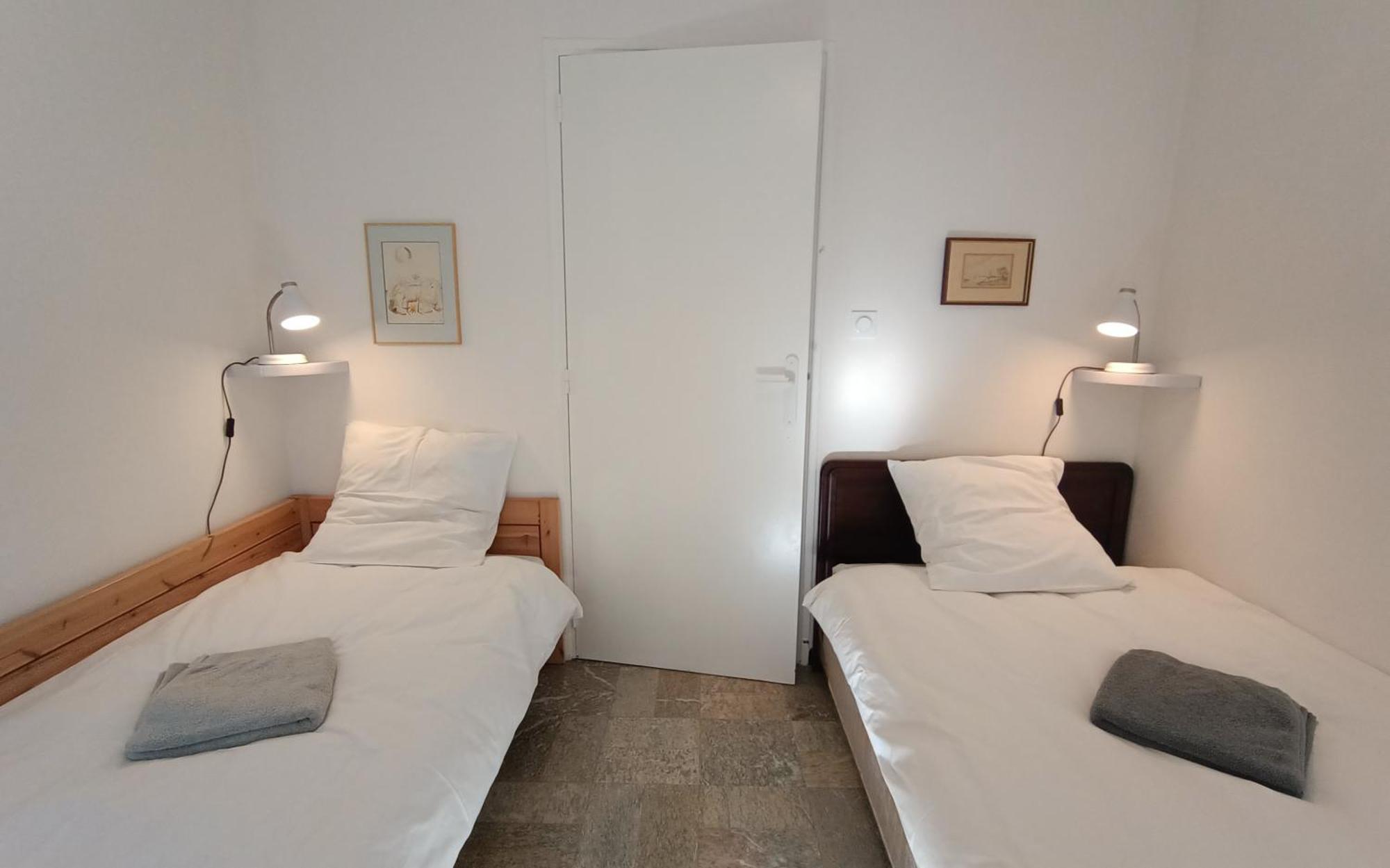 Grand Appartement, 2 Chambres Et Jardin نيم المظهر الخارجي الصورة